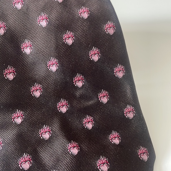 DKNY Heart on Fire Brown Men’s Tie - Picture 2 of 7